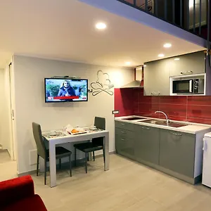 https://loro-di-napoli-naples.hotels-amalfi.com
